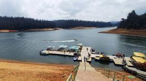 tourist-eager-to-ride-on-the-pykara-boat-house-in-ooty