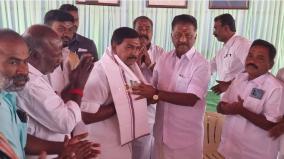 vatthalagundu-admk-union-secretary-removed-from-party-for-supports-ops