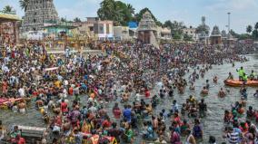 theerthavari-festival-at-mahamaha-kulam-on-occasion-of-masimaham-in-kumbakonam