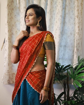 actress-ramya-pandiyan-new-clicks