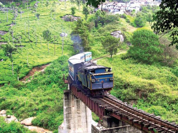 611025-ooty-train