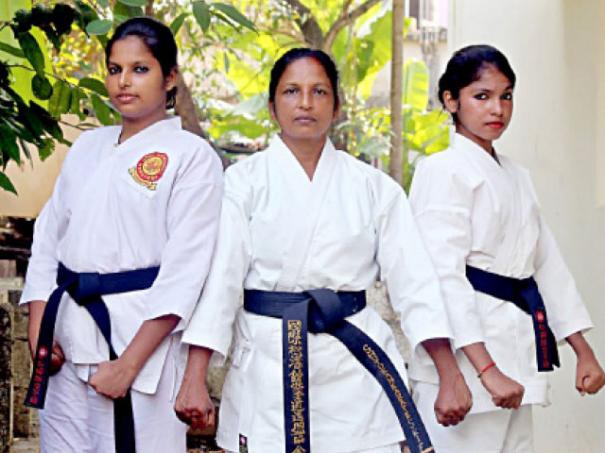 702307-karate-family