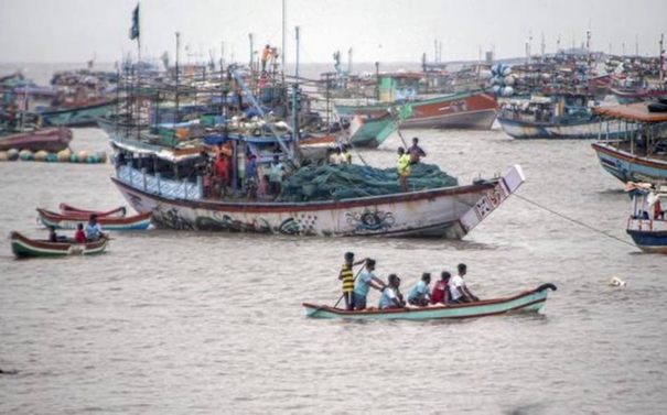 sri-lanka-auctions-105-tamil-powerboats-turbulent-fishermen