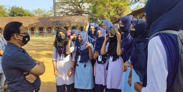 the-hijab-issue-that-has-taken-shape-in-karnataka-the-main-verdict-today