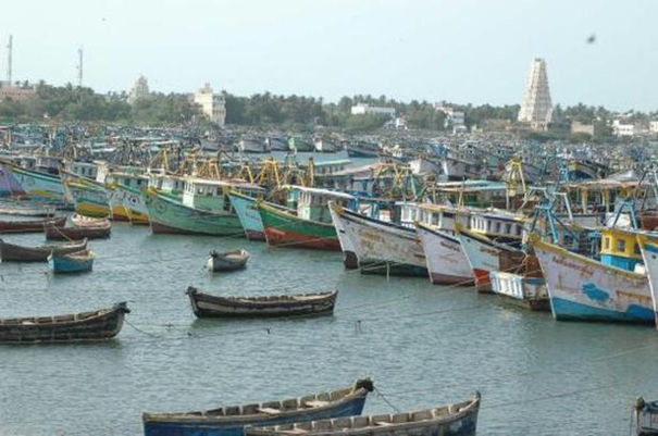 sri-lankan-navy-arrests-16-tamil-nadu-fishermen