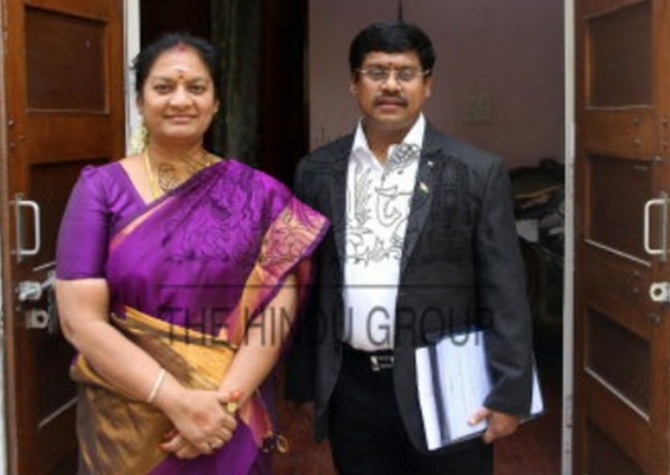 husband-divorce-notice-to-sasikala-pushpa