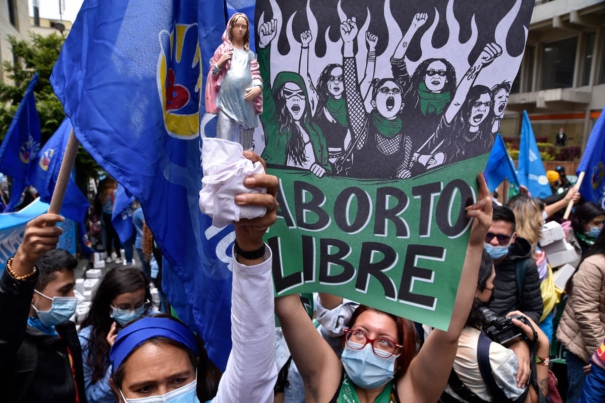 abortion-ban-lifted-colombian-women-celebrating