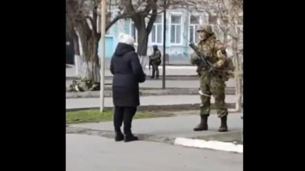 youre-occupants-and-fascists-ukrainian-woman-confronts-russian-soldier