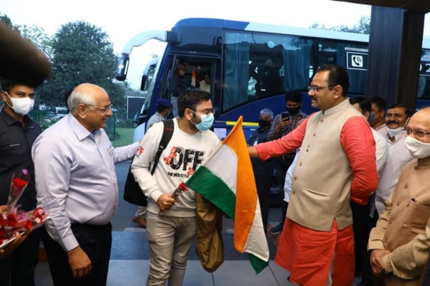 the-5th-flight-arrived-in-delhi-1156-returned-home