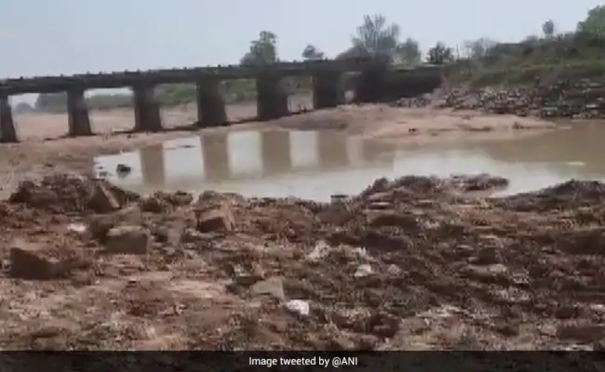 thieves-dismantled-stole-bridge-in-bihar