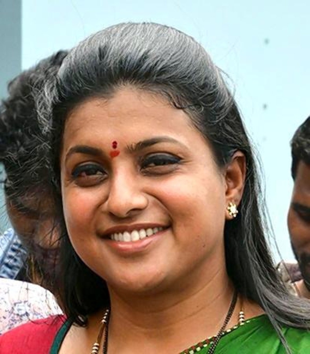 roja-becomes-minister-in-andhra-pradesh