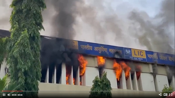 fire-breaks-out-in-lic-building-in-mumbai