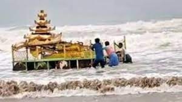 gold-plated-chariot-floating-on-the-waves-of-the-sea