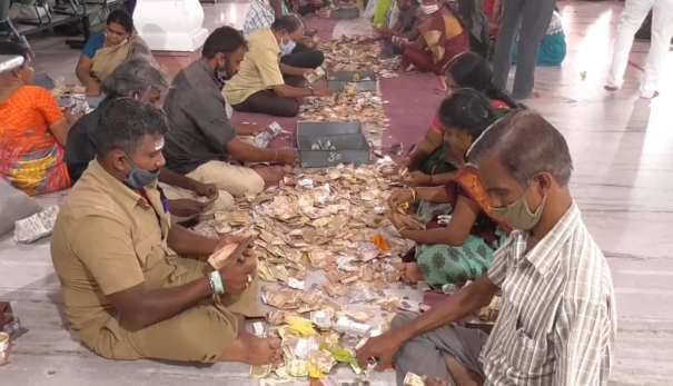 lady-caught-while-stealing-a-jewel-from-the-temple