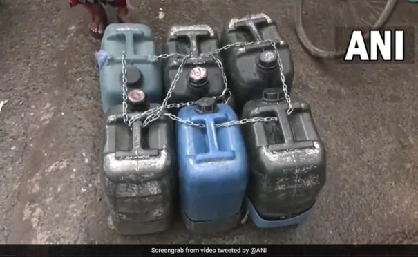 water-cans-chained-in-delhi-residential-areas