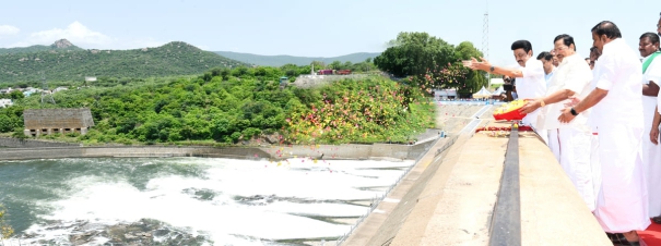 chief-minister-opens-water-at-metur-dam