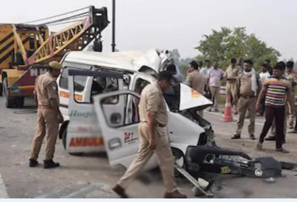 a-ambulance-collision-on-truck-killed-7-killed