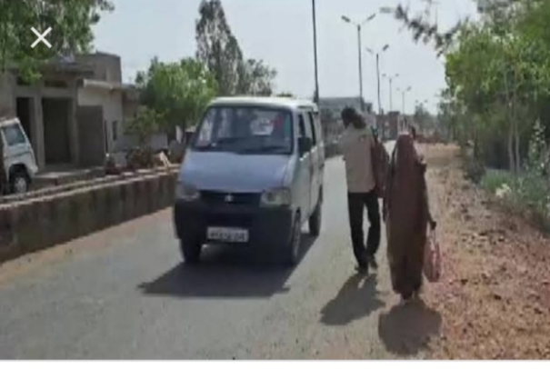 the-tragedy-of-carrying-the-girls-body-4-km-away-on-her-shoulders