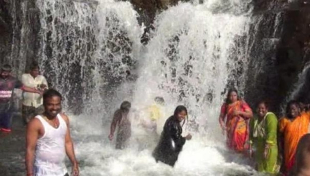 tourists-are-allowed-to-bathe-in-kumbakara-falls