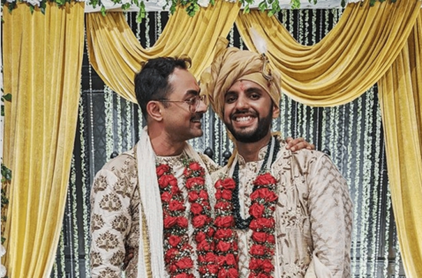 gay-couple-gets-married-in-presence-of-family-members-in-kolkata-pics-go-viral