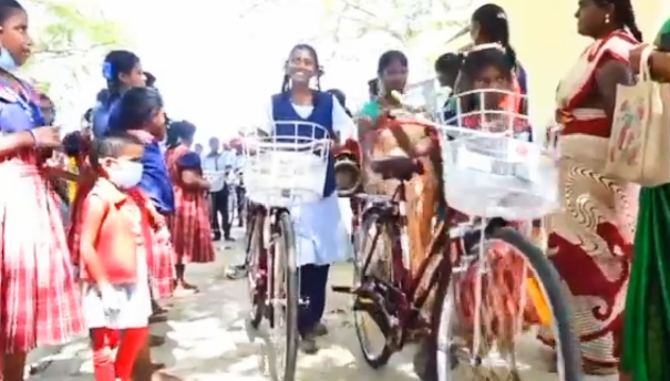 villagers-gave-education-gift-to-students-near-sivagangai