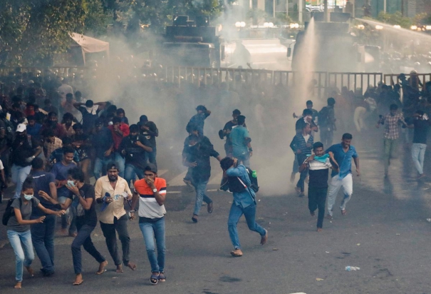 sri-lankan-presidential-palace-under-the-control-of-protesters-colombo-is-the-battleground