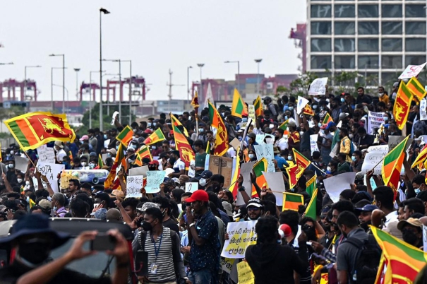 sri-lanka-declares-state-of-emergency-after-president-escapes-to-maldives