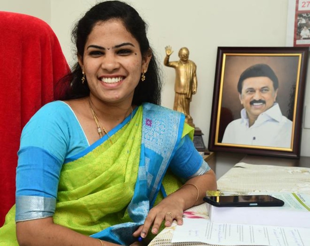 trying-to-extort-money-by-using-chennai-mayors-photo-as-whatsapp-dp