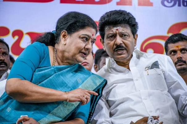 sasikala-divakaran-reunion-background