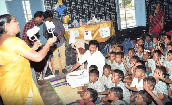 minister-anbil-mahesh-poiyamozhi-suddenly-visited-a-school-near-ramanathapuram