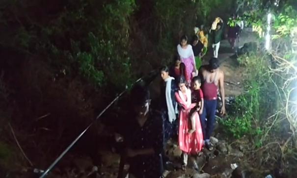 rescuers-rescued-stranded-devotees-from-sadhuragiri-mountain-temple