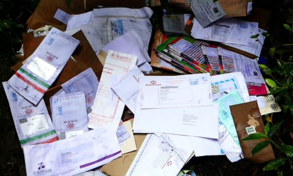 aadhaar-cards-and-government-related-post-cards-has-been-thrown-away-in-kodiakanal