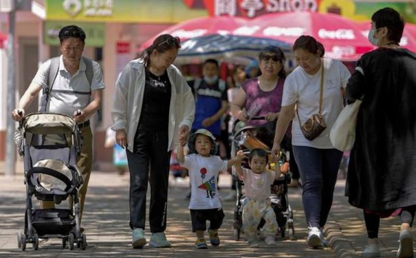 mostly-old-people-low-fertility-rate-a-steadily-declining-population-china-in-trouble