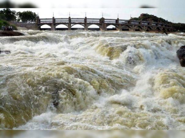 high-release-of-water-in-mettur-dam-flood-warning-for-11-districts