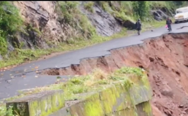 kodaikanal-experiencing-severe-landslide-due-to-huge-downpour