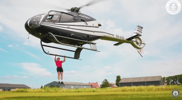 youtuber-breaks-guinness-world-record-by-doing-25-pull-ups-while-hanging-from-a-helicopter