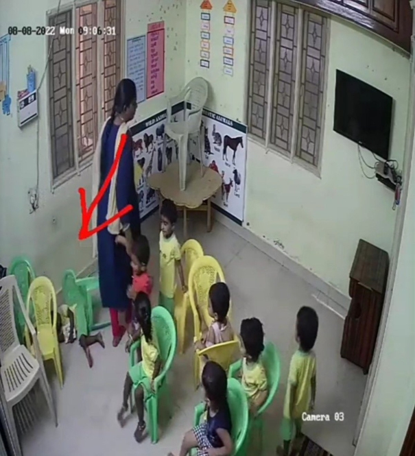 the-negligence-of-the-teacher-child-falling-down-in-the-classroom-viral-video