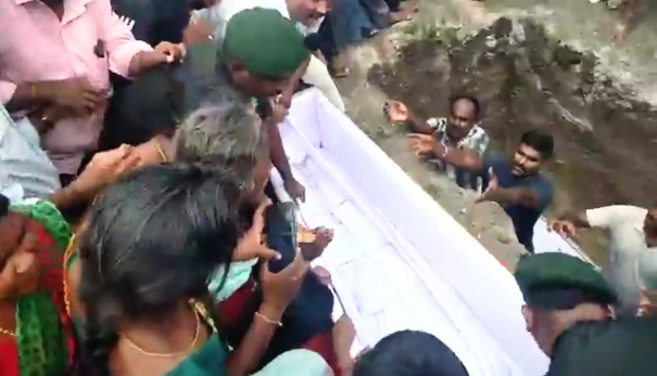 martyred-military-man-lakshmanans-body-was-buried-with-military-honour