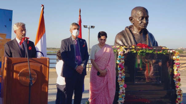 jaishankar-unveils-bust-of-mahatma-gandhi-in-paraguay