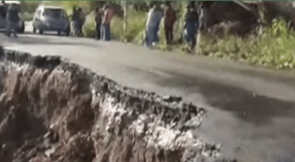 traffic-blocked-near-kodaikanal-due-to-landslide