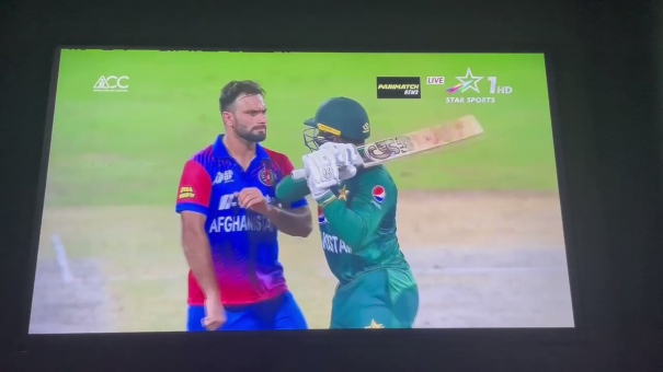 pakistan-asif-ali-fights-with-afghan-bowler-almost-hits-him-with-bat