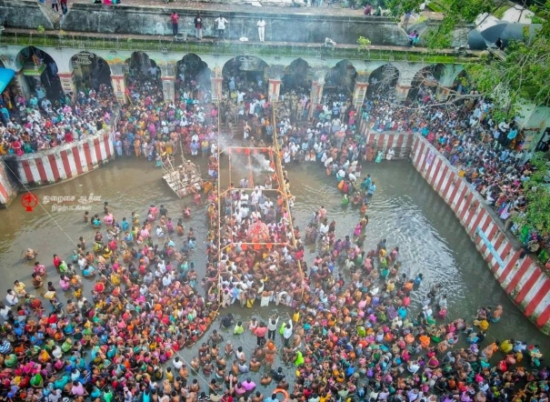 kadamukha-theerthavari-utsavam-at-mayiladuthurai-cauvery-tula-stage