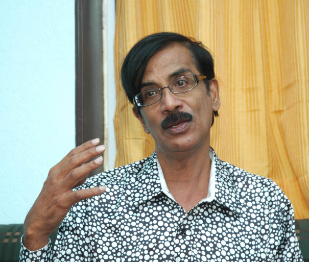 manobala-a-cultured-director-who-mixes-in-comedy