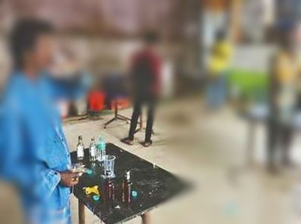 tasmac-near-vedasandur-on-new-year-day-hit-the-vendor-with-a-beer-bottle