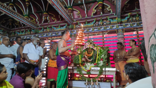 darshan-of-thandava-deeparathana-at-the-koortalanathar-temple-chitra-sabha