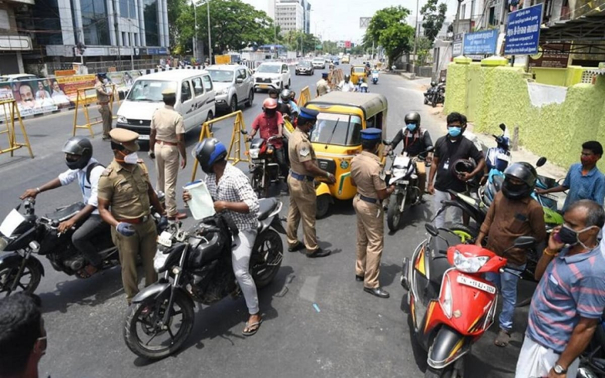 si-fined-for-riding-bike-without-helmet