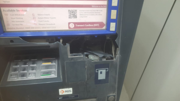 atm-machine-broken-in-chennai-koyambedu