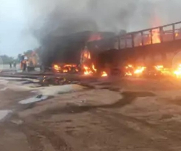 3-trucks-caught-fire-in-the-middle-of-the-road-5-people-12-cows-burnt-to-death-tragedy