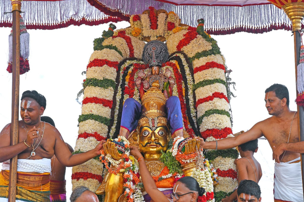 thiruninravur-ennai-petra-thayaar-samedha-bhaktavatsala-perumal-temple-thirumangai-alwar-sing-pasurams