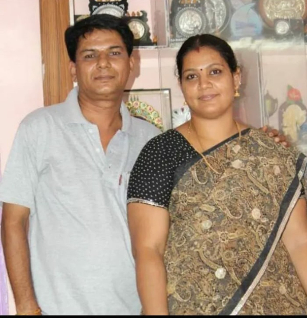 dmk-deputy-secretary-of-rasipuram-city-committed-suicide-with-his-wife-and-daughter